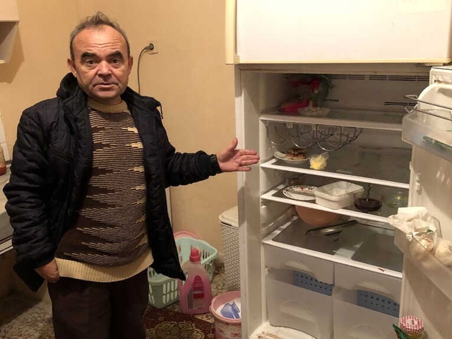 Engelli Koca, 8 Aylık Hamile Karısıyla Her Gece Hastane Koridorunda Uyuyor