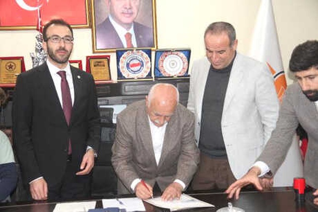 CHP'li Eski İl Başkanı ve 120 Kişi İstifa Ederek, AK Parti'ye Geçti