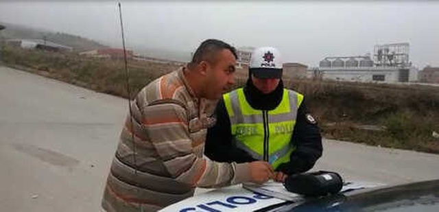 Ceza Yazan Polise Önce Tepki Gösterdi, Ardından Teşekkür Etti
