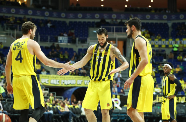 Fenerbahçe, Pınar Karşıyaka'yı Son Çeyrekteki Oyunuyla Devirdi