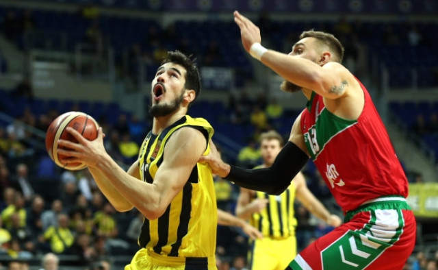Fenerbahçe, Pınar Karşıyaka'yı Son Çeyrekteki Oyunuyla Devirdi