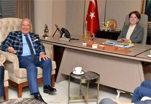 İYİ Parti'ye Geçen Burhanettin Kocamaz, Yeniden Aday Olacağını Duyurdu