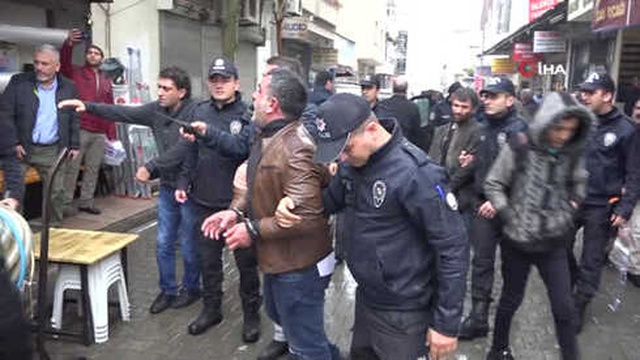 Mersin Adliyesi Önünde Çıkan Bıçaklı Kavgada 1'i Ağır 3 Kişi Yaralandı