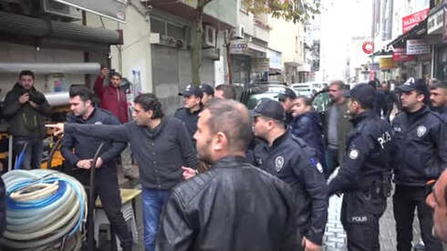 Mersin Adliyesi Önünde Çıkan Bıçaklı Kavgada 1'i Ağır 3 Kişi Yaralandı