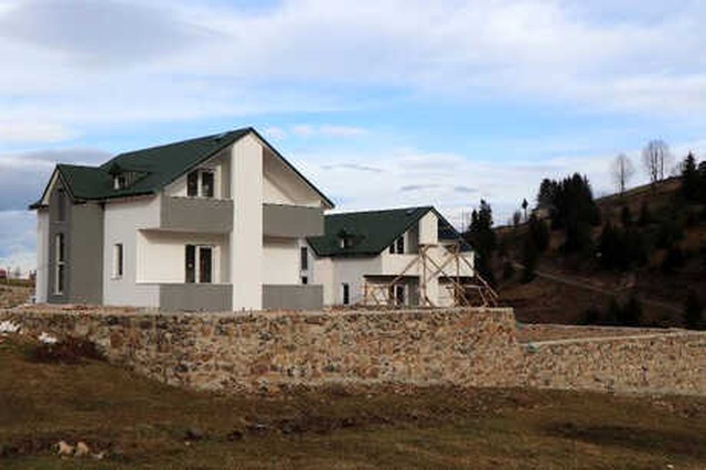 Trabzon'da Arapların Yaptığı İki Villa, Kentte Haç Tartışması Başlattı