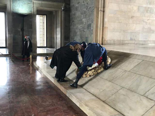 Kocaeli Barosu, 5 Aralık Dünya Kadın Hakları Günü'nde Anıtkabir'i Ziyaret Etti