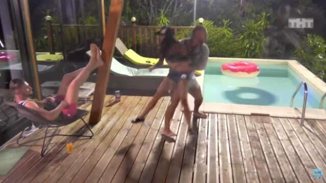 Rusya'daki Yarışma Programına Şiddet Görüntüleri Damga Vurdu! Sevgilisini Tekme Tokat Dövdü Rusya'daki Yarışma Programına Şiddet Görüntüleri Damga Vurdu! Sevgilisini Tekme Tokat Dövdü