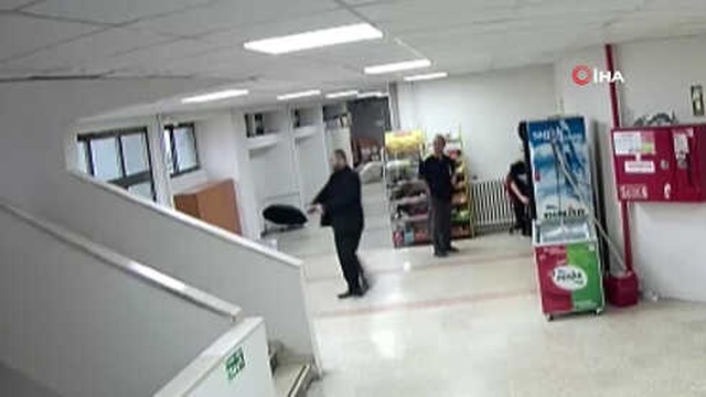 Silahla Yalova Belediyesini Basan Saldırgan Güvenlik Kamerasına Yansıdı