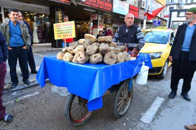 Tarlada Para Etmeyen Şeker Pancarı Seyyarda Kapış Kapış Gidiyor