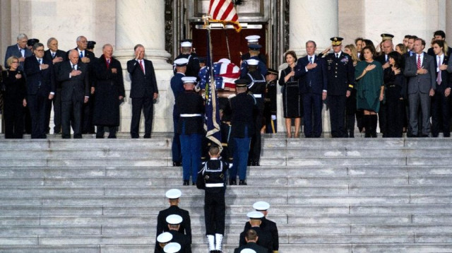 ABD'nin Başkanlık Koltuğuna Oturmuş Dört İsim, Baba Bush'un Cenaze Töreni İçin Yan Yana Geldi