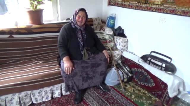 Haluk Levent, Hindileri Çalınan Kadının Yardımına Koştu Haluk Levent, Hindileri Çalınan Kadının Yardımına Koştu