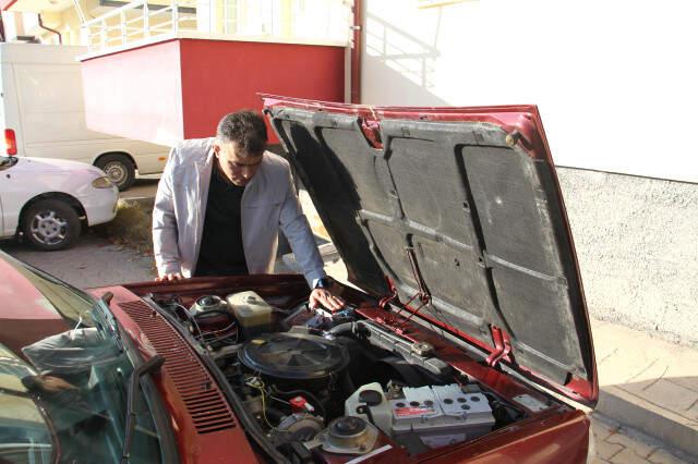 Kara Şimşek'e Özendi, 1993 Model Otomobilini Konuşturdu
