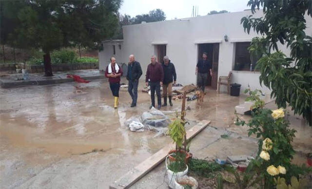 KKTC'de Acil Durum: Mecbur Kalmadıkça Dışarı Çıkmayın KKTC'de Acil Durum: Mecbur Kalmadıkça Dışarı Çıkmayın
