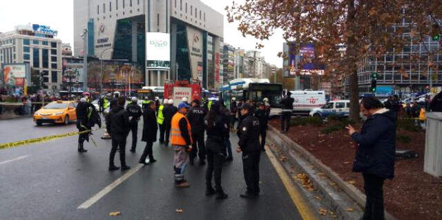 Son dakika! Ankara'da Belediye Otobüsü Yayaların Arasına Daldı! Yaralılar Var Ankara'da Belediye Otobüsü Yayaların Arasına Daldı! Yaralılar Var