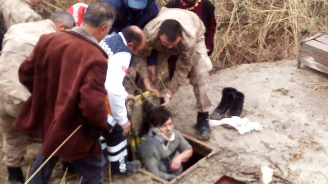 Zihinsel Engelli Kadın, Donmak Üzereyken Su Kuyusunda Bulundu! Zihinsel Engelli Kadın, Su Kuyusunda Donmak Üzereyken Bulundu!