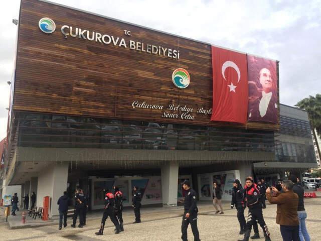 2 Kişinin Öldüğü Belediyedeki Silahlı Saldırının Kamera Görüntüleri Ortaya Çıktı