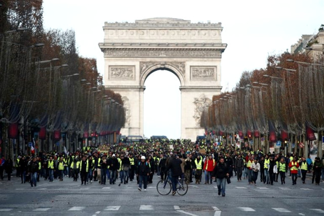 Paris'te Beklenen Çatışma Başladı! 700'ün Üzerinde Eylemci Gözaltına Alındı