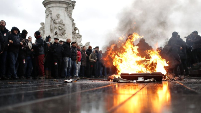Paris'te Beklenen Çatışma Başladı! 700'ün Üzerinde Eylemci Gözaltına Alındı