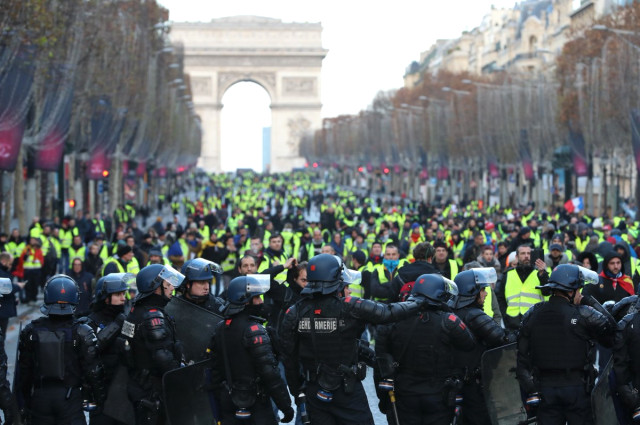 Paris'te Beklenen Çatışma Başladı! 700'ün Üzerinde Eylemci Gözaltına Alındı