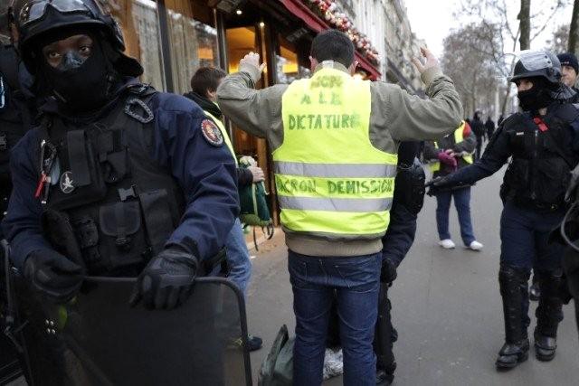 Paris'te Beklenen Çatışma Başladı! 700'ün Üzerinde Eylemci Gözaltına Alındı