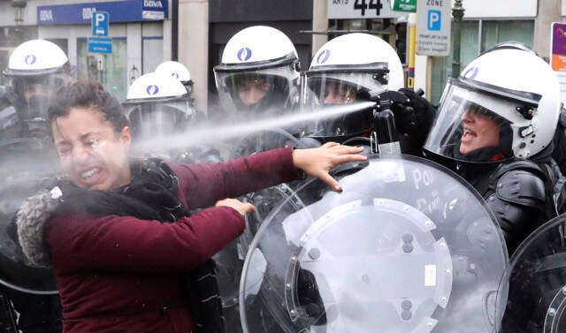 Sarı Yelekliler'in Brüksel'deki Protestosu Büyüyor! En Az 100 Eylemci Gözaltına Alındı Sarı Yelekliler'in Brüksel'deki Protestosunda En Az 100 Eylemci Gözaltına Alındı