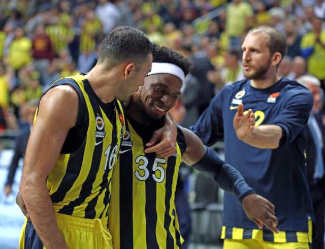 THY Avrupa Liginde Panathinaikos'u da Deviren Fenerbahçe'ye Yan Bakılmıyor! THY Avrupa Liginde Panathinaikos'u da Deviren Fenerbahçe'ye Yan Bakılmıyor!