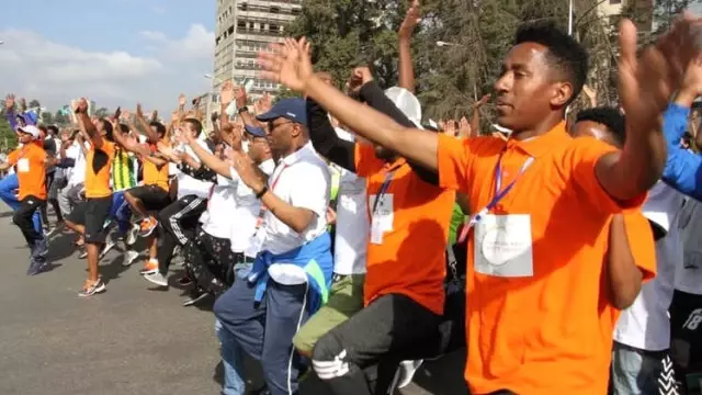 Etiyopya: Otomobilsiz Günde Binlerce Kişi Yürüdü