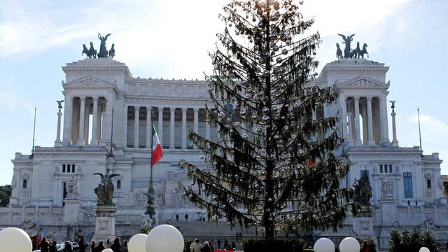 Roma'da İkinci Noel Ağacı Vakası: Netflix Sponsorluğundaki Ağaç Tartışılıyor