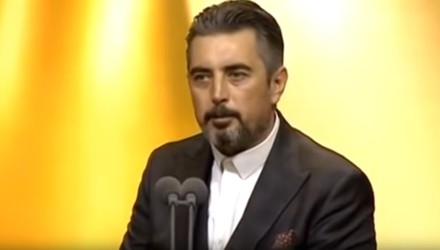 Altın Kelebek Ödülleri'nde Ödül Alan Ali İhsan Varol'dan Acun Ilıcalı'ya Gönderme: Bizi Direkt Kovdular