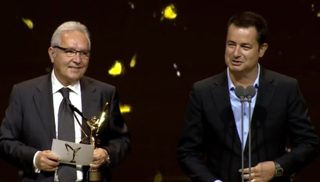 Altın Kelebek Ödülleri'nde Ödül Alan Ali İhsan Varol'dan Acun Ilıcalı'ya Gönderme: Bizi Direkt Kovdular