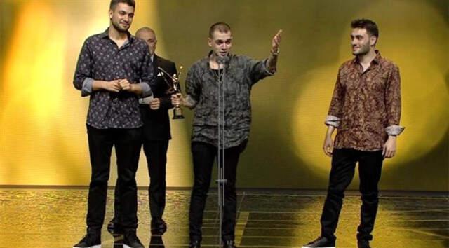 Altın Kelebek'te 'En İyi Çıkış Yapan' Ödülü'nü Rapçi Ezhel, Aldı