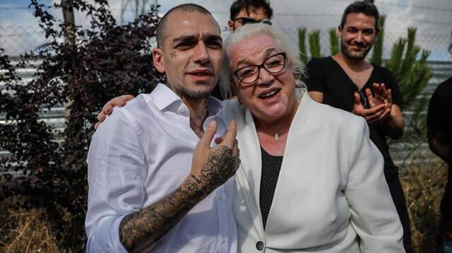 Altın Kelebek'te 'En İyi Çıkış Yapan' Ödülü'nü Rapçi Ezhel, Aldı