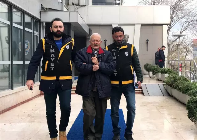 Eşinin Boğazını Kesen 80 Yaşındaki Zanlı, Ekmek ve Su Alarak Teslim Oldu