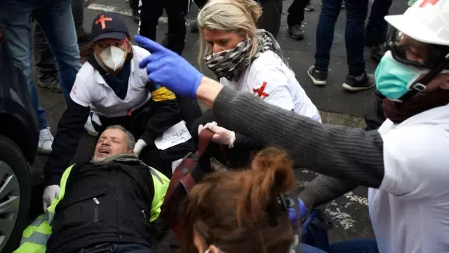 Sarı Yelekliler Protestosu: Macron Sendikaların ve İş Veren Örgütlerinin Temsilcileriyle Görüşecek