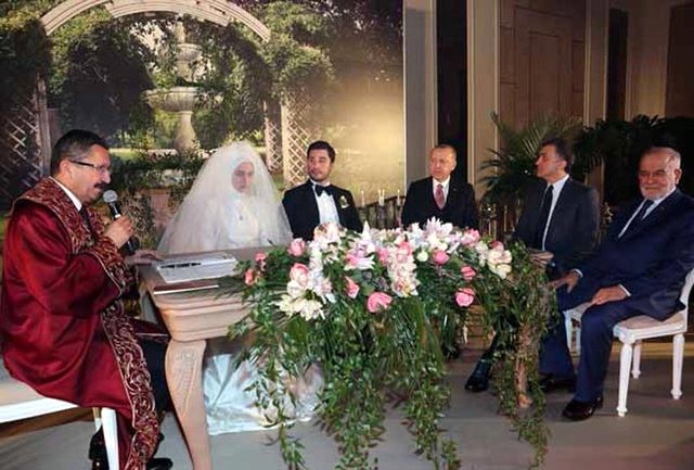 Cumhurbaşkanı Erdoğan, SP Lideri Temel Karamollaoğlu'nun Torununun Düğününde Şahitlik Yaptı