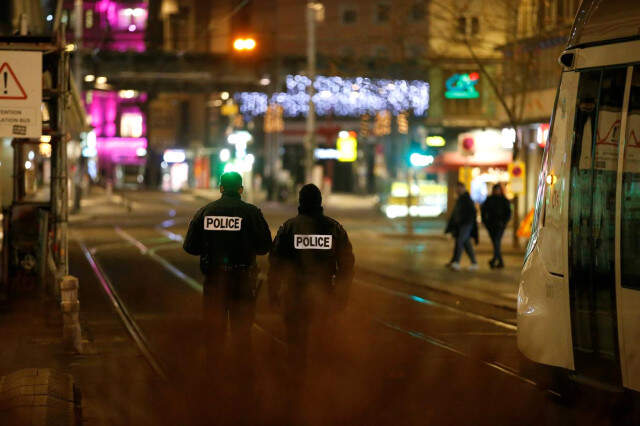 Fransa'da Noel Pazarına Silahlı Saldırı! Ölü ve Yaralılar Var Fransa'da Noel Pazarına Silahlı Saldırı! Çok Sayıda Ölü ve Yaralı Var