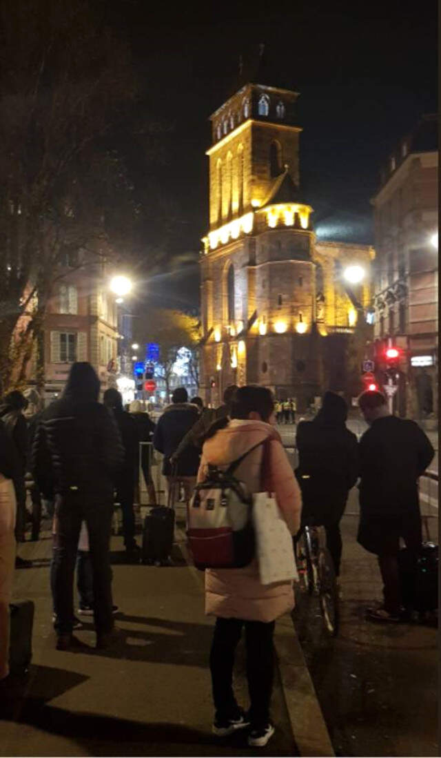 Fransa'da Noel Pazarına Silahlı Saldırı! Ölü ve Yaralılar Var Fransa'da Noel Pazarına Silahlı Saldırı! Çok Sayıda Ölü ve Yaralı Var