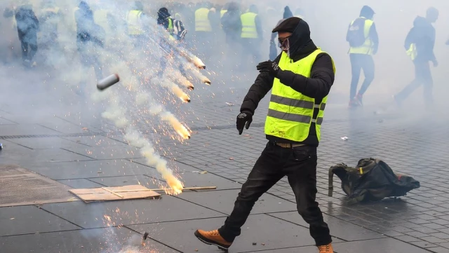 Fransa'da Sarı Yelekliler Anlatıyor: Neden Sokaklara Çıktılar?