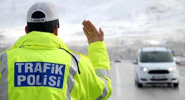 Trafik Cezası Kesen Polise Sosyal Medyadan Hakaret Eden Sürücü Tutuklandı
