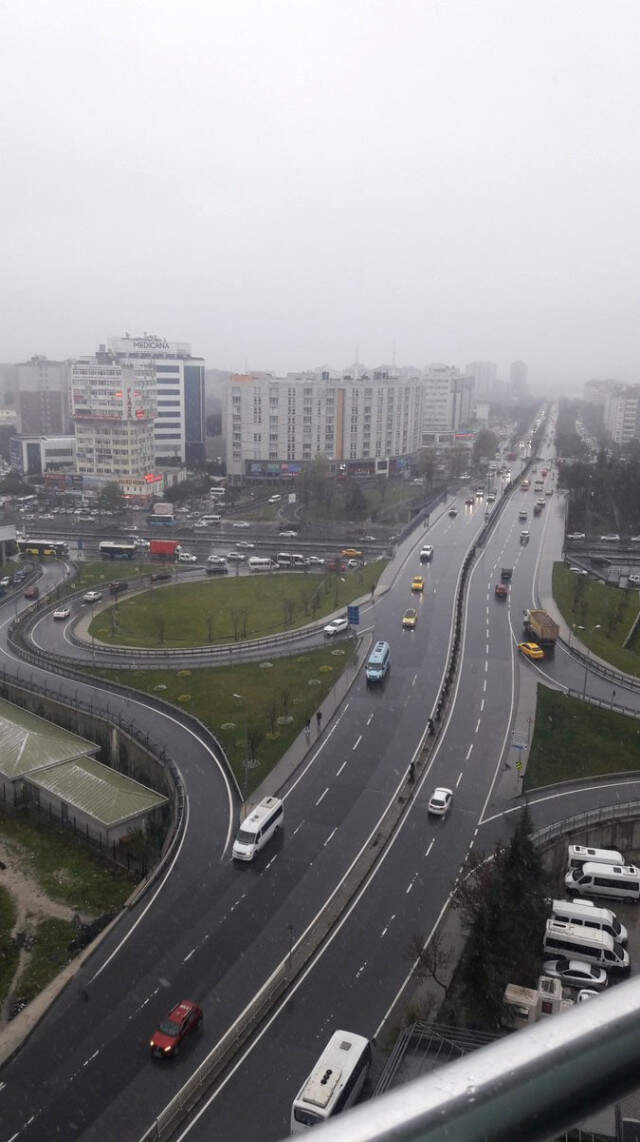 İstanbul'da Beklenen Kar Yağışı Beylikdüzü'nde Başladı İstanbul'da Beklenen Kar Yağışı Beylikdüzü'nde Başladı