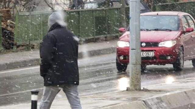 İstanbul'da Beklenen Kar Yağışı Beylikdüzü'nde Başladı İstanbul'da Beklenen Kar Yağışı Beylikdüzü'nde Başladı