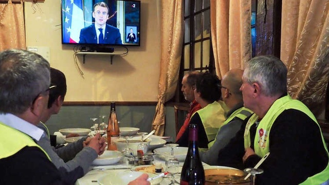 Sarı Yelekliler İsyanı: 'Küçük İnsanlar' Macron'a Nasıl Geri Adım Attırdı?