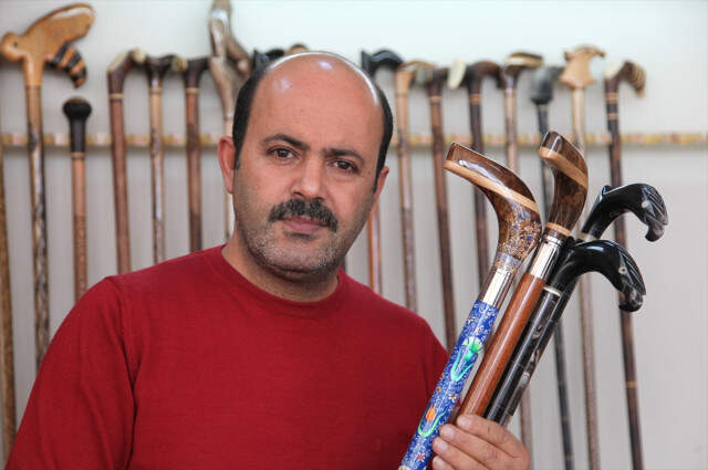 30 Yıllık Bastoncunun Koç, Sığır ve Manda Boynuzlarını İşleyerek Yaptığı Selçuklu Motifli Bastonlar Kapış Kapış Satılıyor 30 Yıllık Bastoncunun Koç, Sığır ve Manda Boynuzlarını İşleyerek Yaptığı Selçuklu Motifli Bastonlar Kapış Kapış Satılıyor