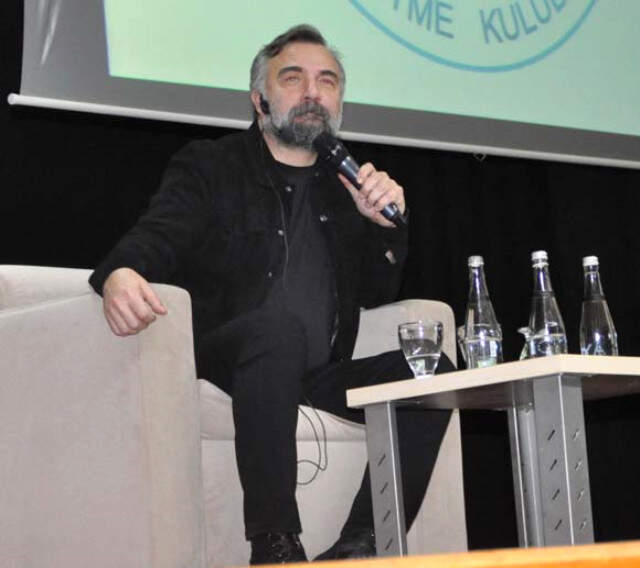 Ünlü Oyuncu Oktay Kaynarca: Dünyada Yaşarken Helvası Dağıtılan Tek Aktörümdür Ünlü Oyuncu Oktay Kaynarca: Dünyada Yaşarken Helvası Dağıtılan Tek Aktörümdür