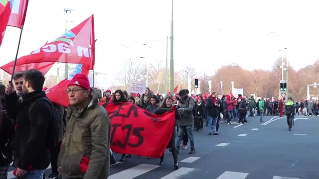 Hükümet Karşıtı Protestolar Hollanda'ya Sıçradı