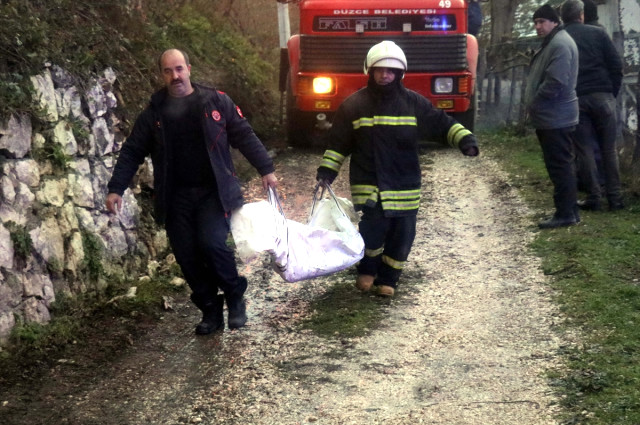 Düzce'de Bir Evde Çıkan Yangında 3 Çocuk Hayatını Kaybetti