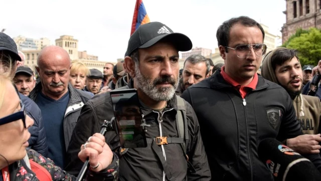 Ermenistan'da Bir Muhalefet Lideri Nasıl 'Devrimin' Yüzü Oldu?