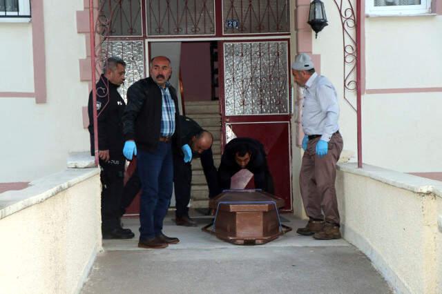 Eşinin Kendisinden Boşanmak İstediğini Öğrenen Koca, Önce Karısını Sonra Kendini Vurdu