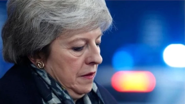 İngiltere Başbakanı May'in Pirus Zaferi Sonrası Brexit Ne Yönde Gelişecek?