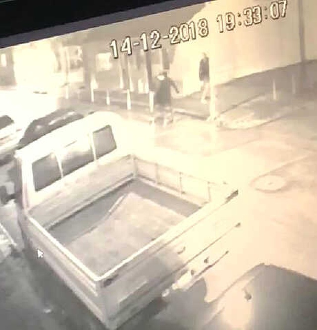 Genç Kadın, Sokak Ortasında Eski Sevgilisi Tarafından Bıçaklandı